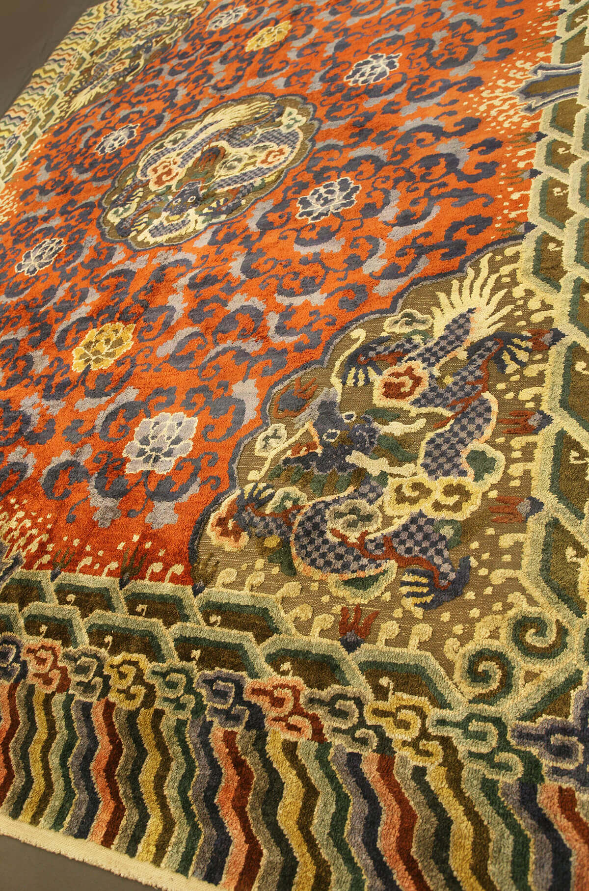 Late Qing dynasty signed Beiging Silk and Metal Carpet n°:54587294